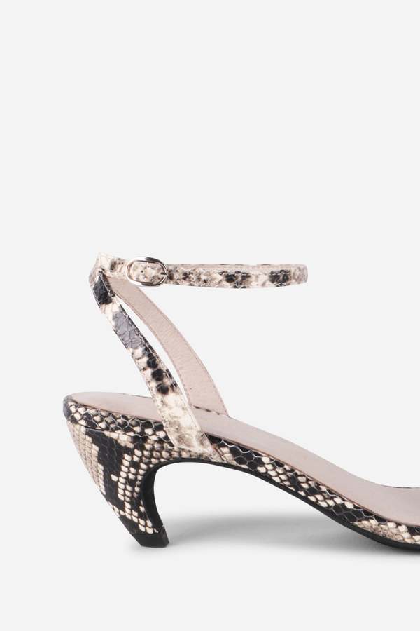 INTENTIONALLY __________. Liani Heel