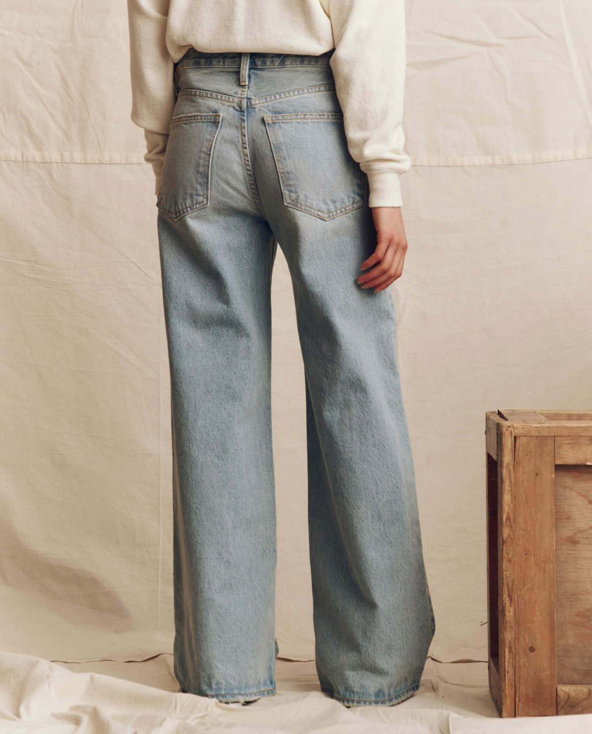 The Great. The Slouch Wide Leg Jeans - Tidal Wash - Image 4 of 6