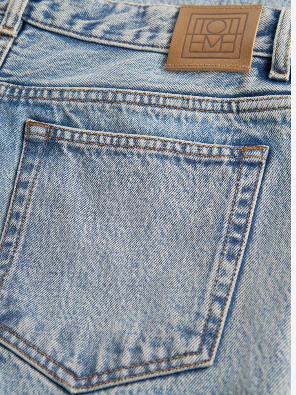 Totme Kick Flare Denim True in Vintage Jeans