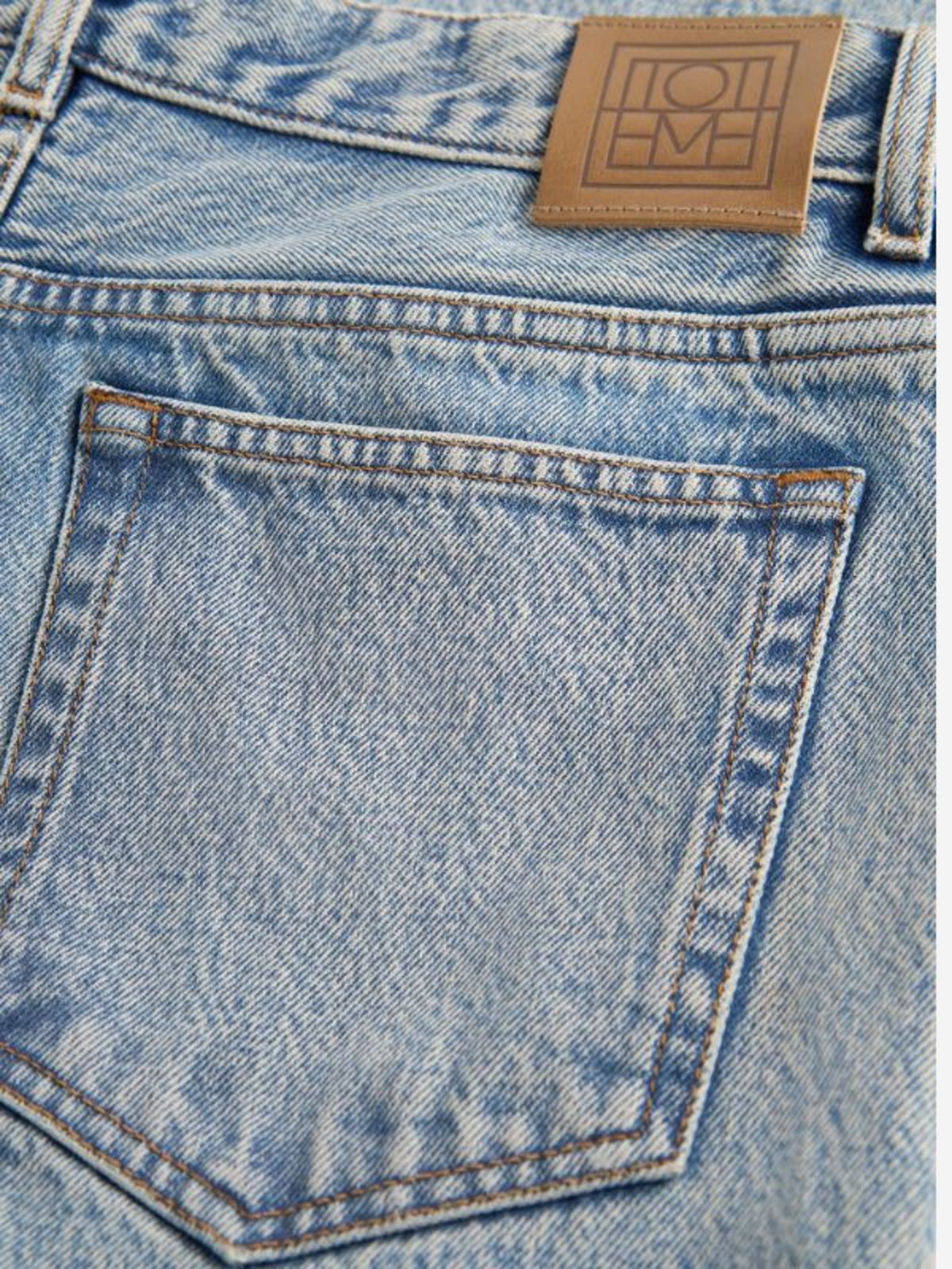 Totême Kick Flare Denim True in Vintage Jeans - Image 5 of 5