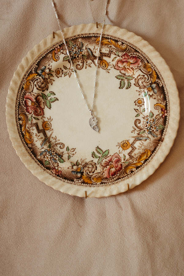 Sierra Winter Jewelry LYLAS Pendant Necklace