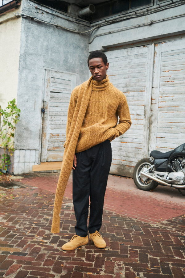 Delikatessen Crewneck in the Finest Mustard Lambs Wool - Photoshoot Sample Sweater