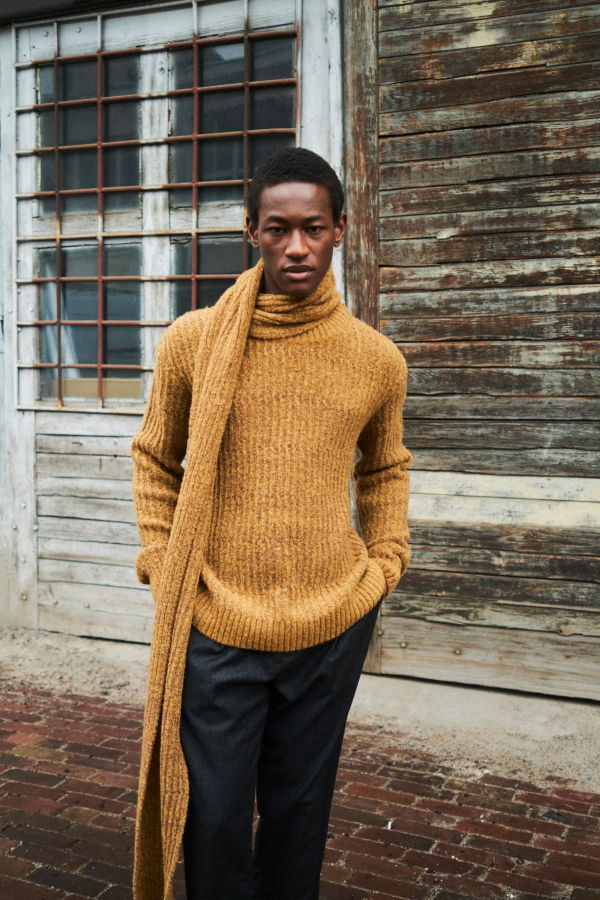 Delikatessen Crewneck in the Finest Mustard Lambs Wool - Photoshoot Sample Sweater