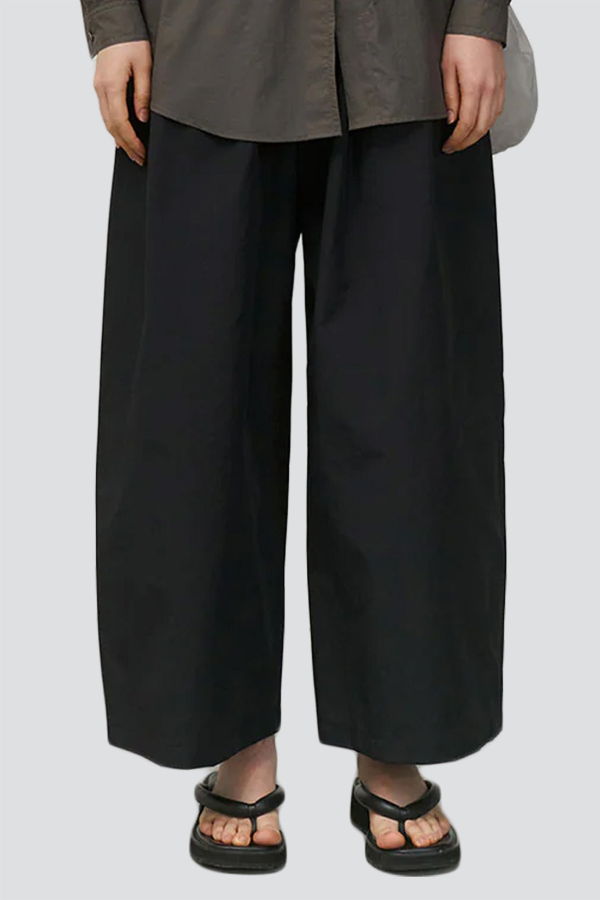 AMOMENTO Black Three Tuck Banding Pant