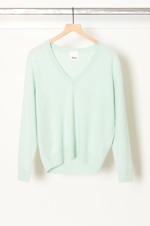 Allude Flower Milk Sweater