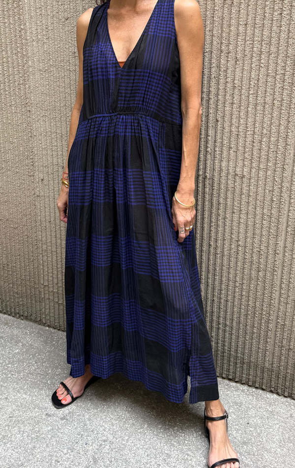 electric blue and black dress Two Plaid pocket - Black/Electric Size:4T --- Chest = 23 inches/ Waist = 22 inches/ Hollow to floor = 38 inches
