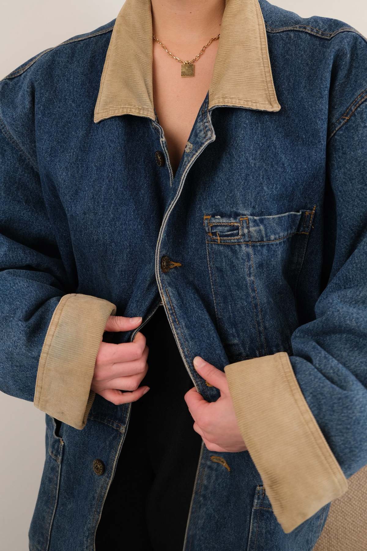 Hermine Vintage 90s Medium Wash Denim Corduroy Collar Button-Up Chore Jacket - Blue - Image 4 of 5