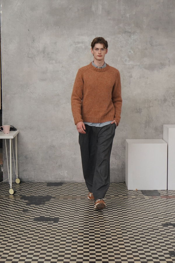 Delikatessen Crewneck Raglan Sweater in Sustainable Melange Yarn