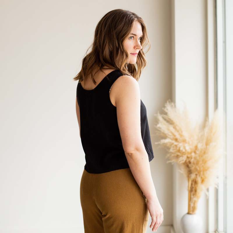 me and arrow Box Tank - Black