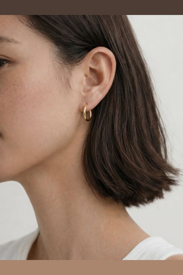 seree Classic Huggie Hoops in Mini Earrings