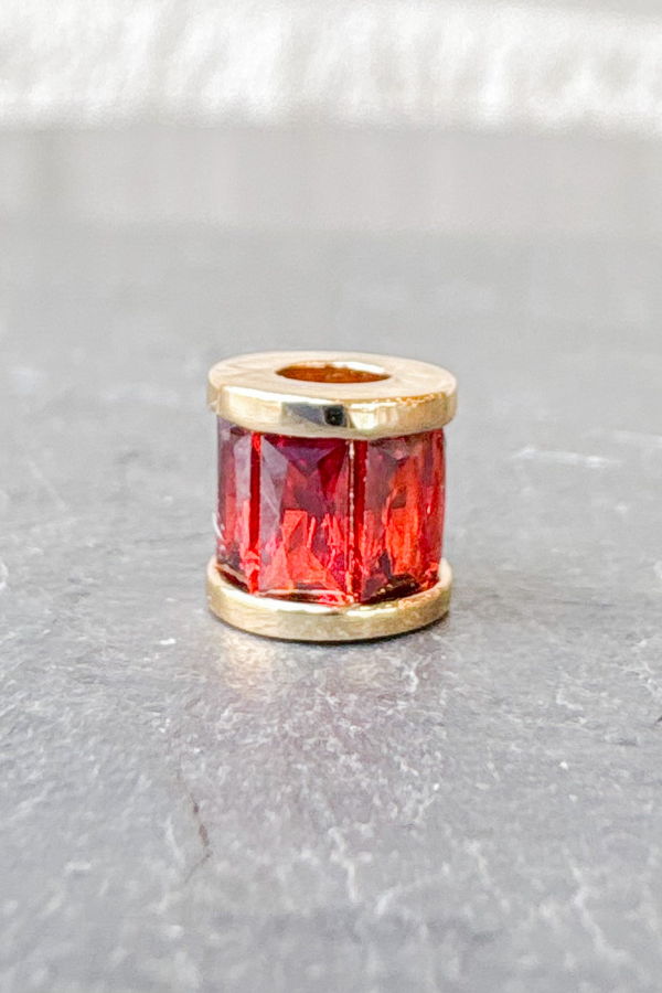 Thatch Delphin Red Bead Charm