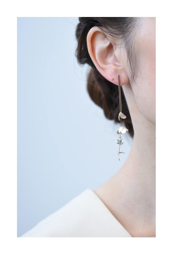 Monshiro Peony Line Earrings