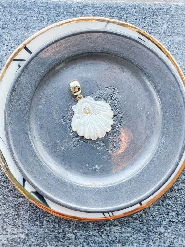 Thatch Coquille Mother Of Pearl Bail Charm