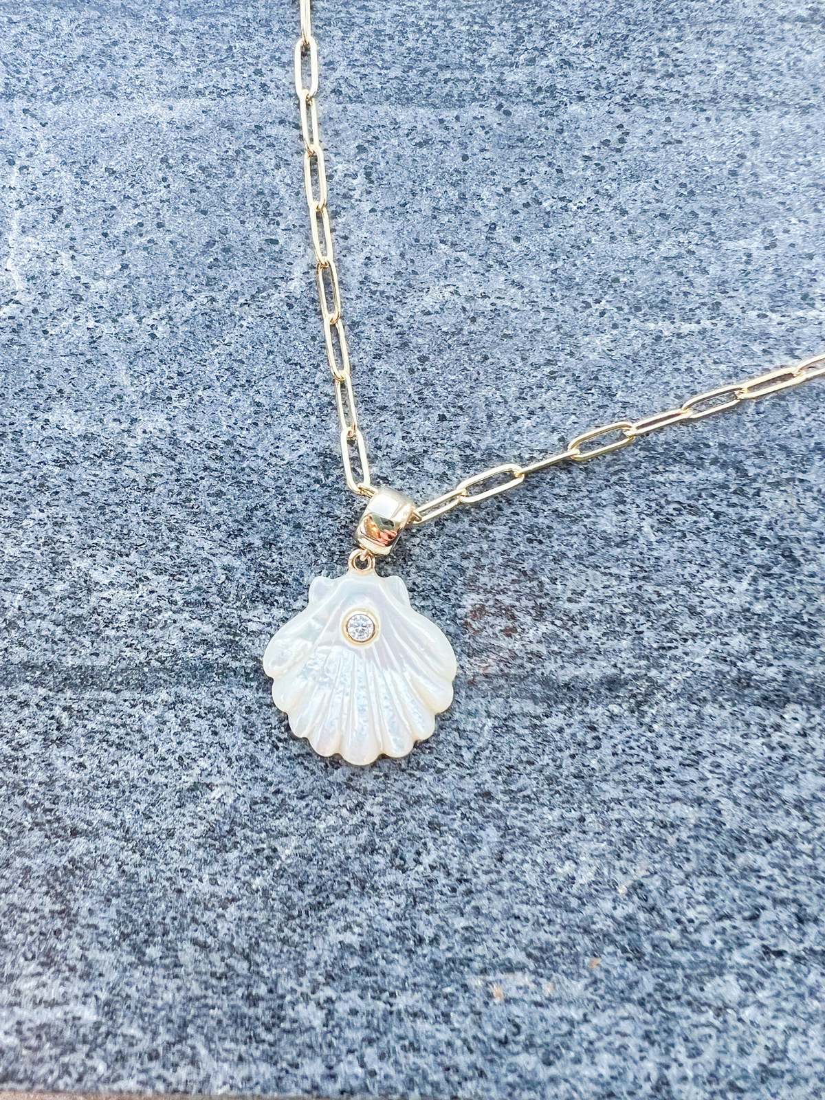 Thatch Coquille Mother Of Pearl Bail Charm - Image 2 of 4