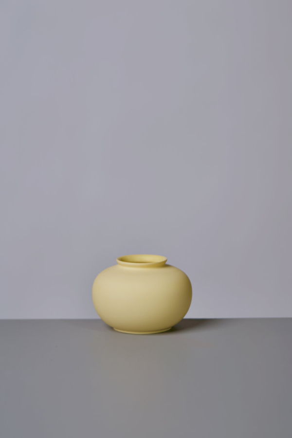 Middle Kingdom Matte Porcelain Mini Apple Vase