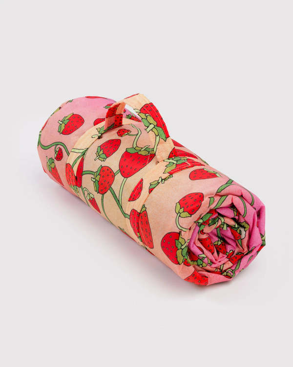 BAGGU Strawberry Blossom Puffy Picnic Blanket