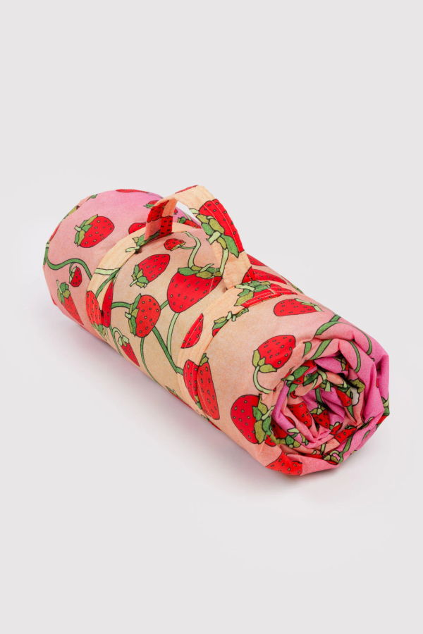 BAGGU Strawberry Blossom Puffy Picnic Blanket