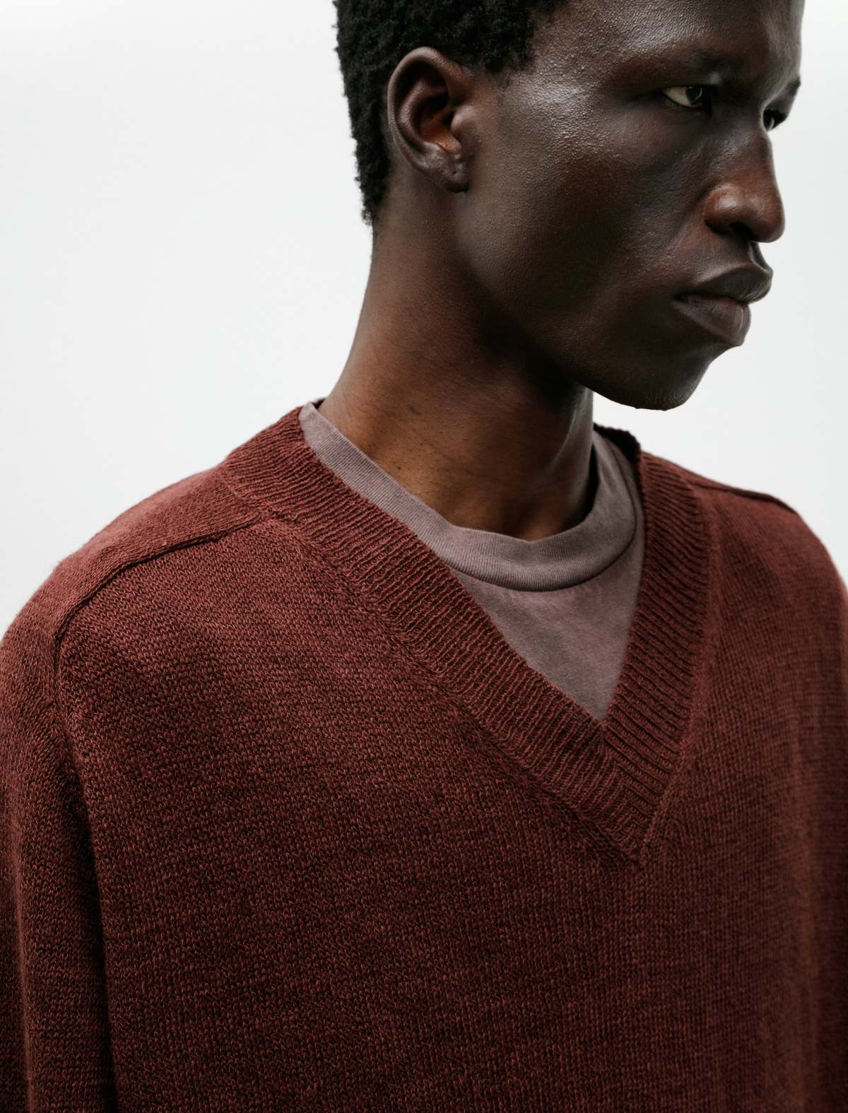 Our Legacy Rue V-Neck Cabernet Cyclone Linen Sweater - Image 4 of 7