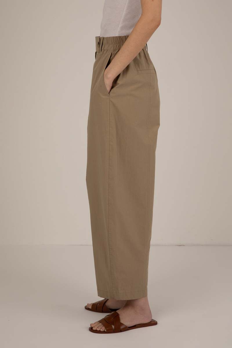 Capsule Wardrobe Vivere Thea Barrel Leg Trousers - Sand