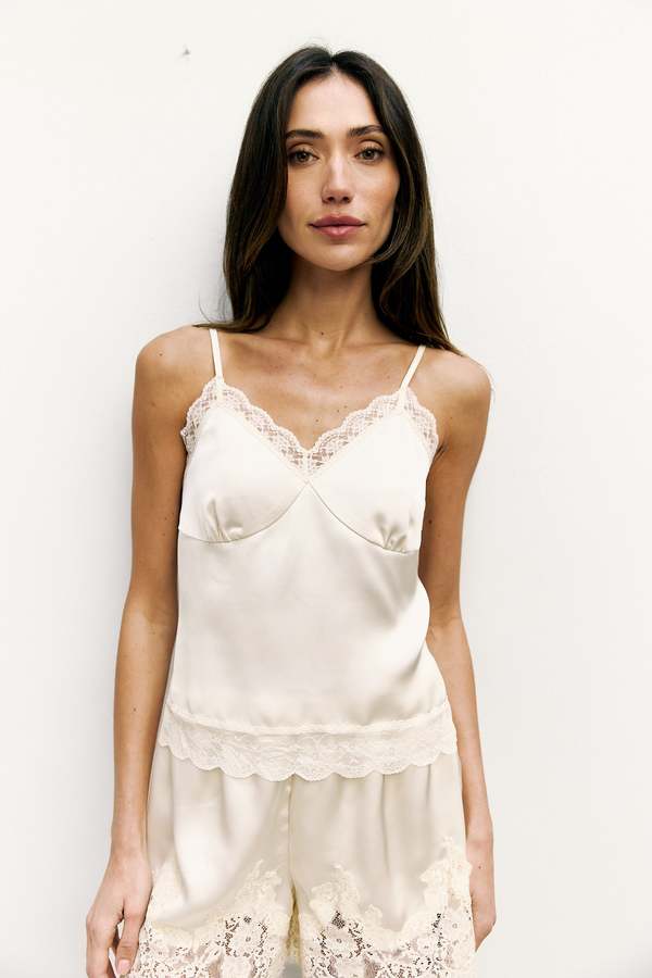 Azalea Josephine Lace Trim Shorts - Cream