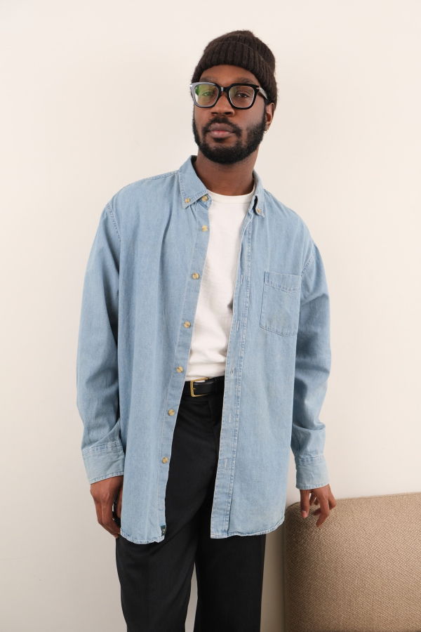 Hermine Vintage 90s Light Wash Cotton Long Sleeve Button Down Shirt - Blue