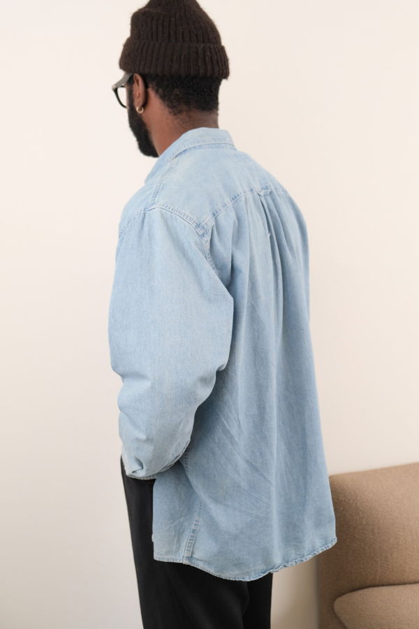 Hermine Vintage 90s Light Wash Cotton Long Sleeve Button Down Shirt - Blue