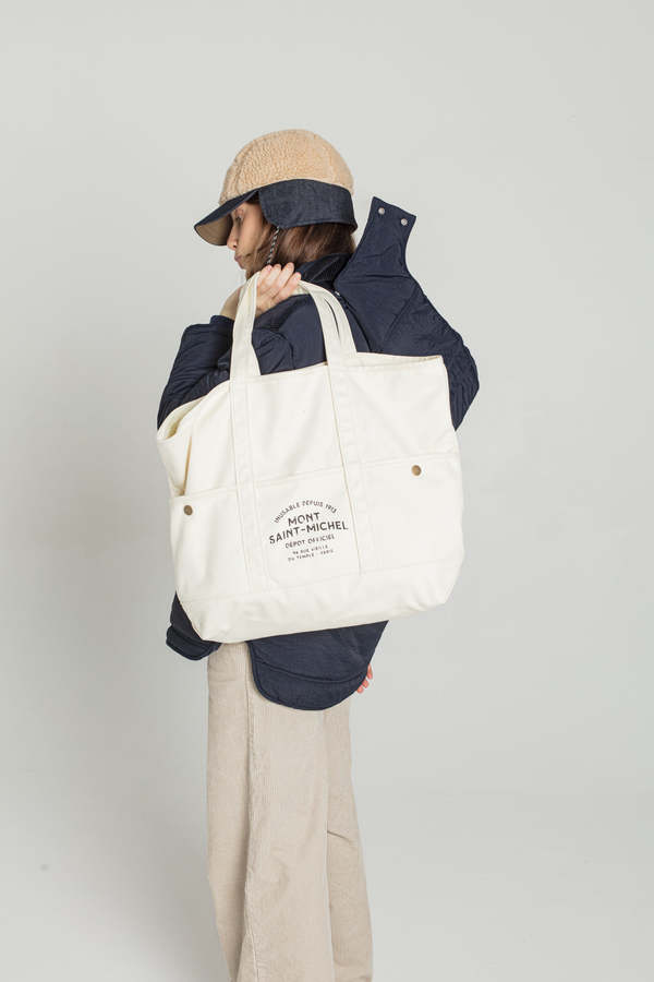 Le Mont St. Michel Amila Printed Pocket Tote