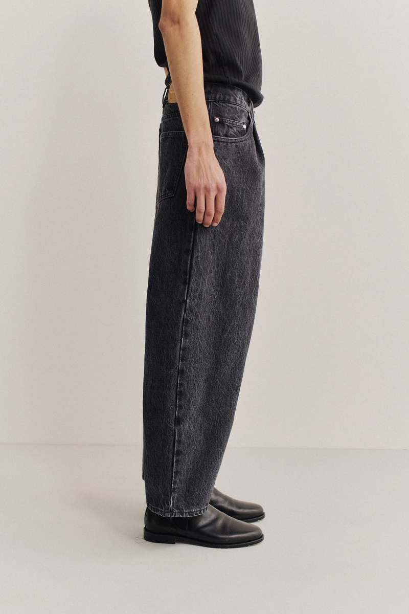 A Kind of Guise Duma Pleated Denim Jeans