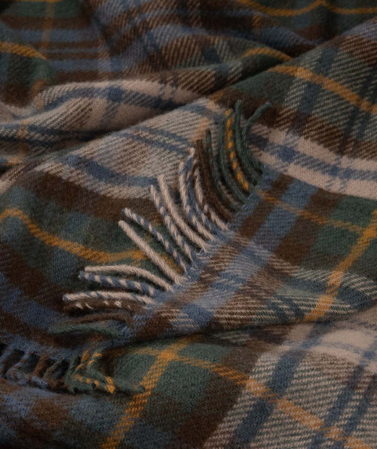 Prince of Scots Highland Tweeds New Wool Fluffy Throw - Antique Dress Gordon - Image 3 of 5
