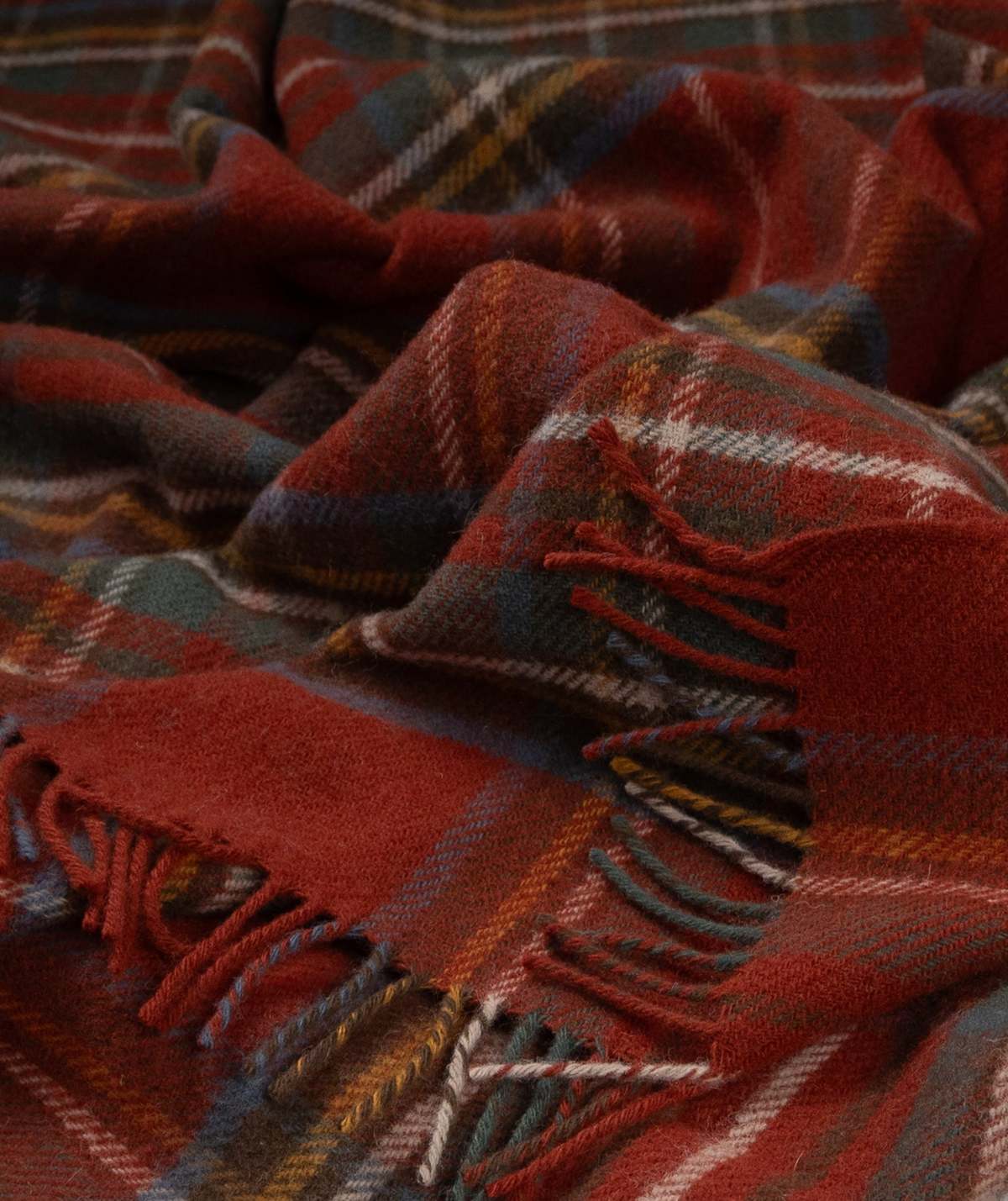Prince of Scots Highland Tweeds Pure New Wool Fluffy Throw - Antique Royal Stewart - Image 3 of 8