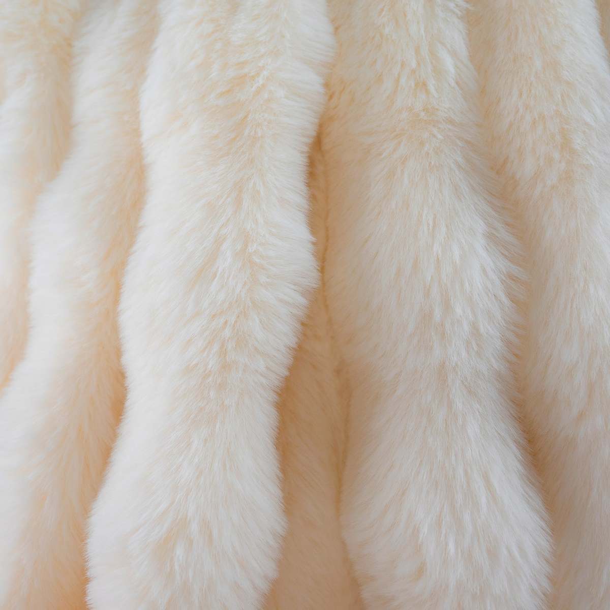 Prince of Scots Southampton Home Cloud Throw - Champagne - Image 5 of 8