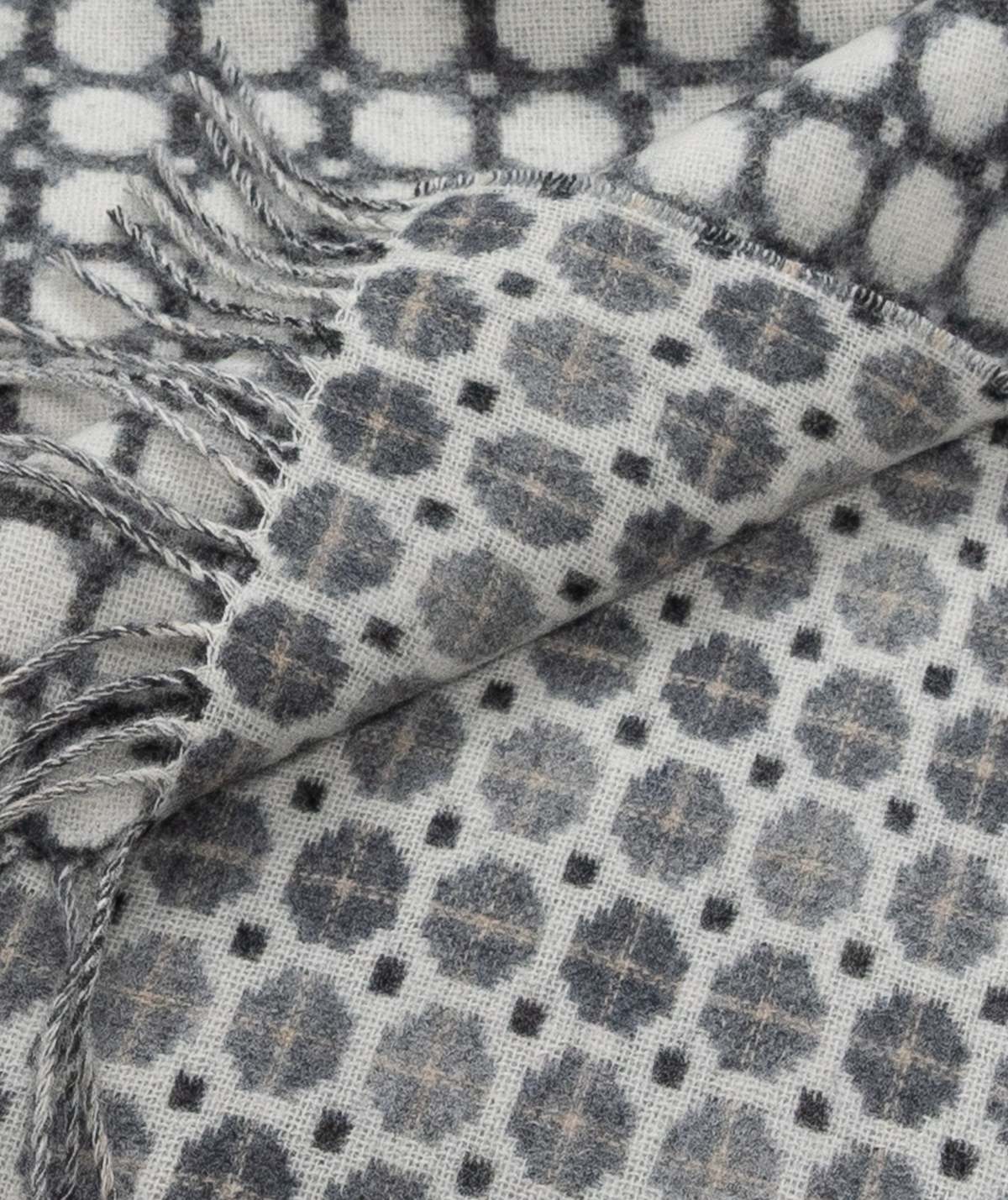 Prince of Scots Southampton Home Merino Wool Medallion Throw - Image 2 of 9