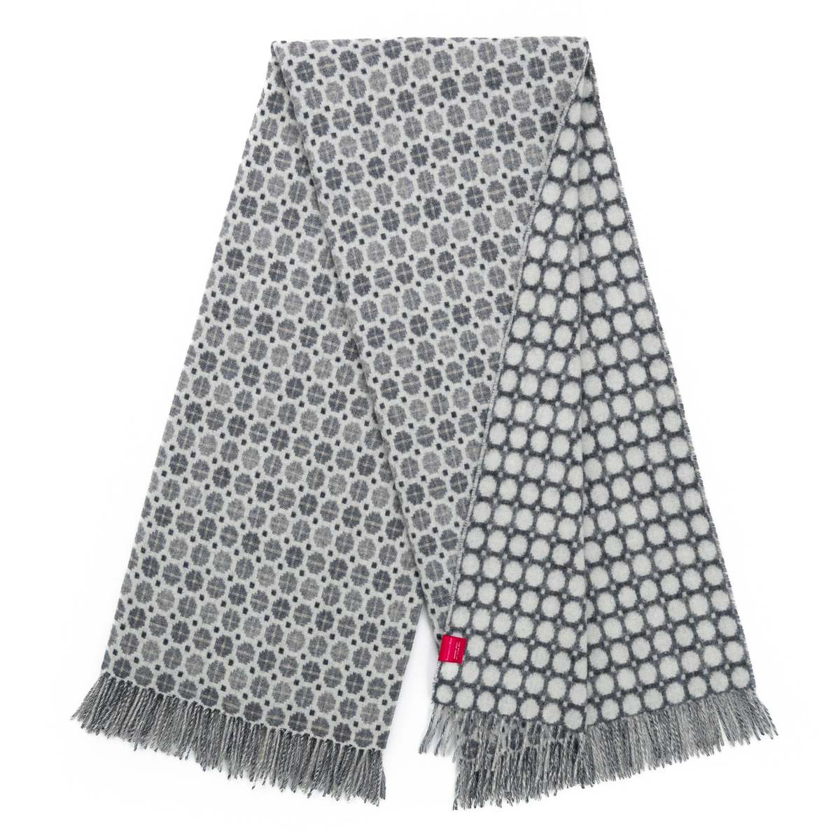 Prince of Scots Southampton Home Merino Wool Medallion Throw - Image 6 of 9