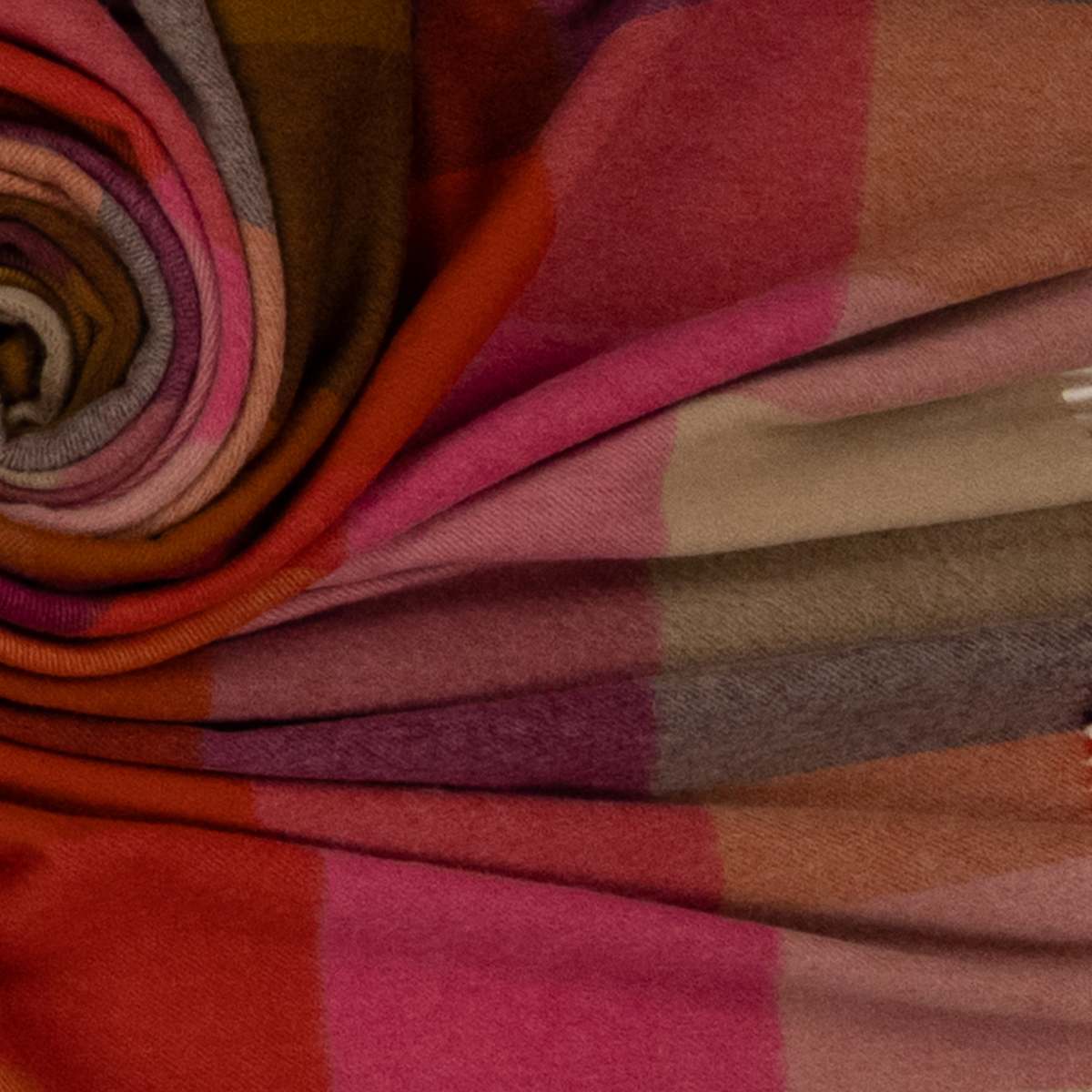 Prince of Scots Southampton Home Merino Wool Throw - Block Bold - Image 5 of 9