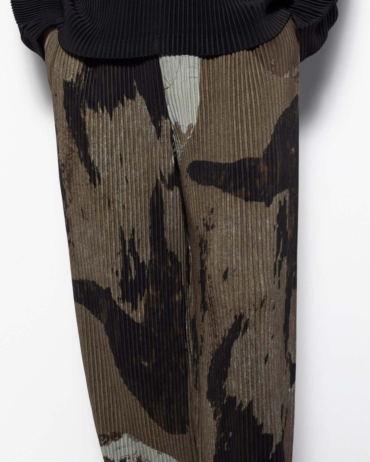 HOMME PLISSE ISSEY MIYAKE Painted Stone Pants - Image 5 of 5