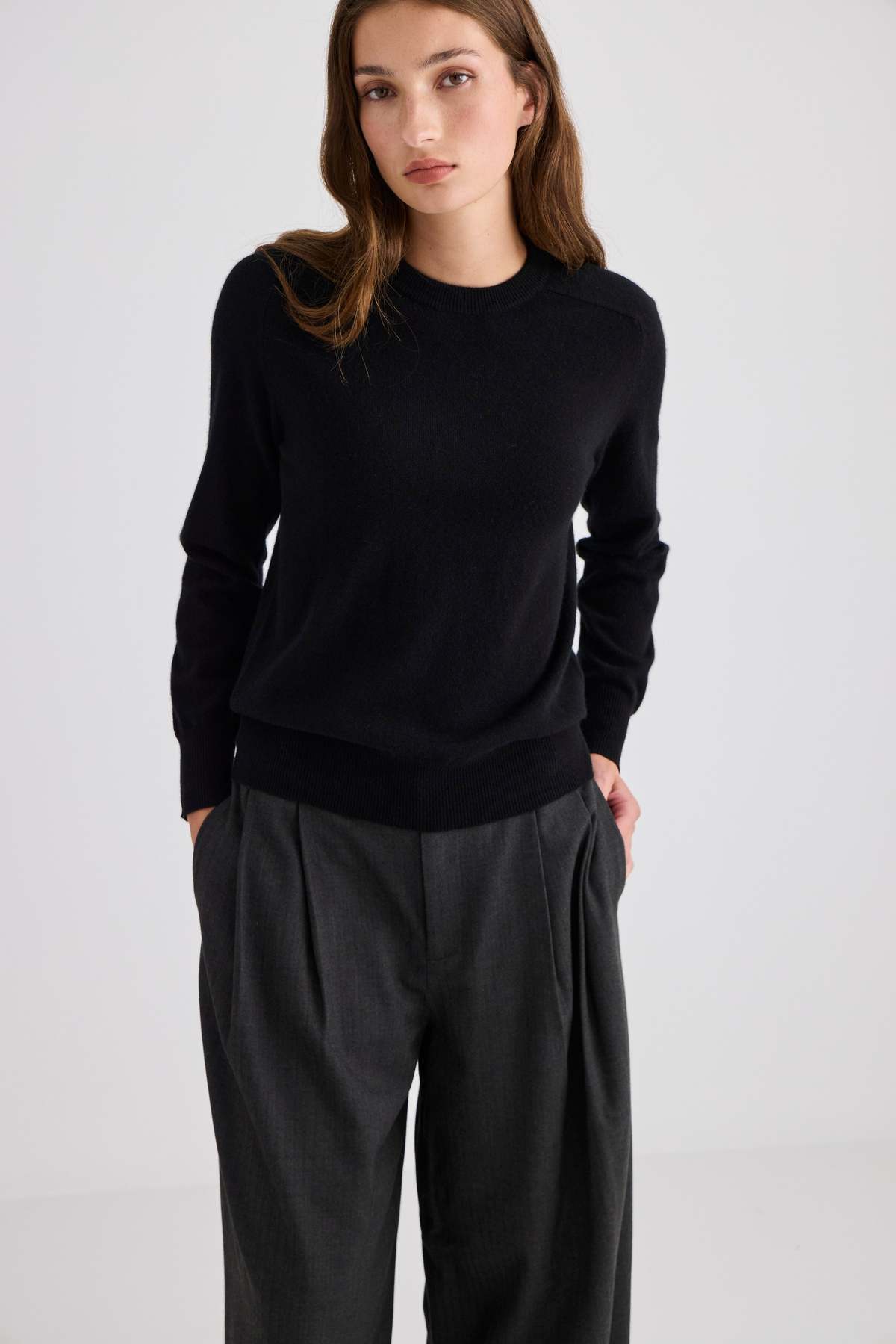 Laing Home Sam Cashmere Crew - Black - Image 2 of 5