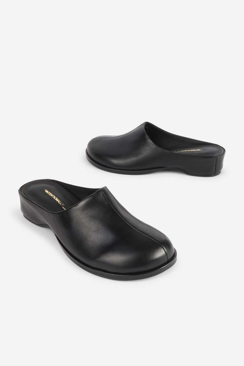 "INTENTIONALLY __________." SHIFT LEATHER BUBBLE CLOG - Black/WASABI
