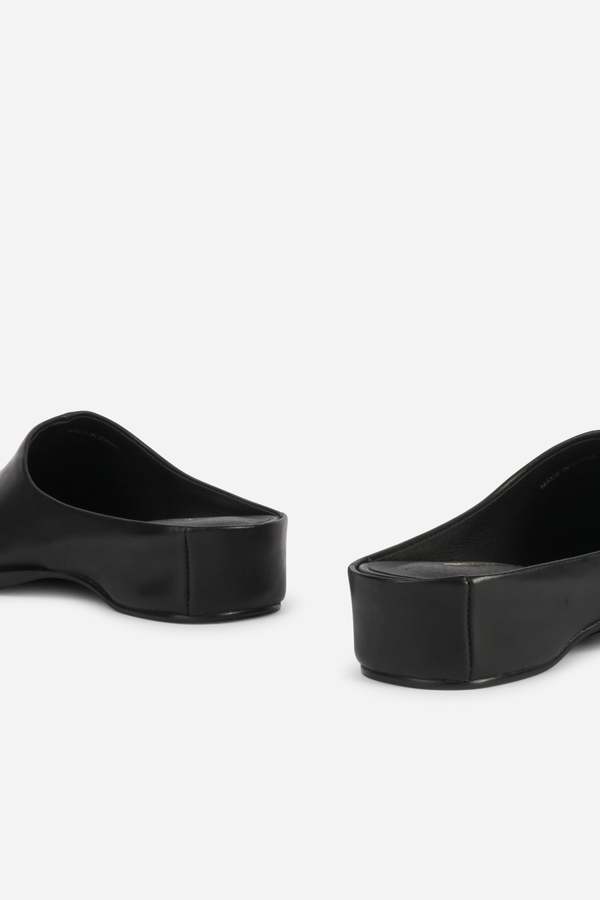 "INTENTIONALLY __________." SHIFT LEATHER BUBBLE CLOG - Black/WASABI