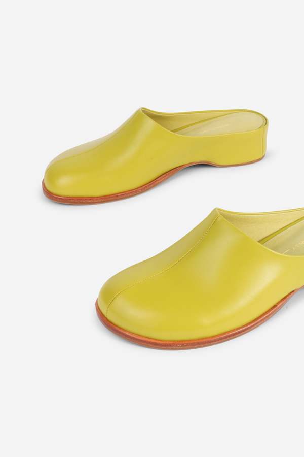 "INTENTIONALLY __________." SHIFT LEATHER BUBBLE CLOG - Black/WASABI