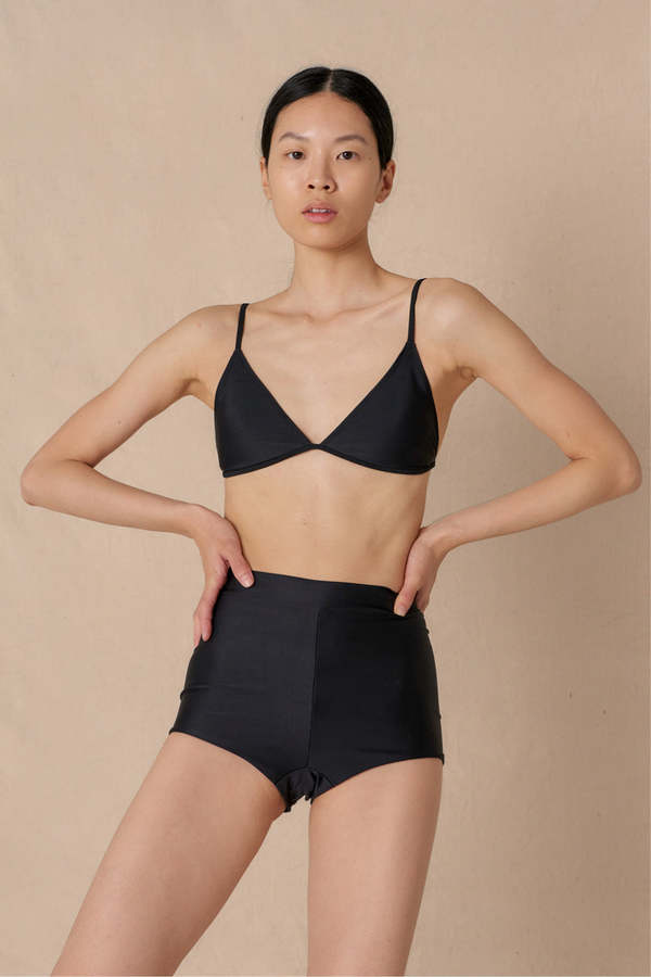 Hakea Sol Short - Black