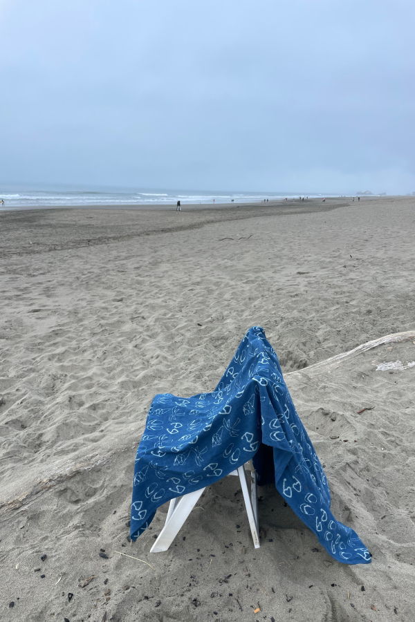 Happy French Gang California Throw - Indigo