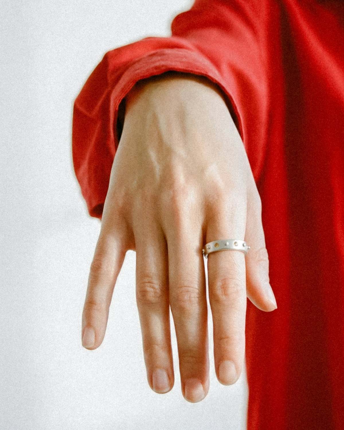 Thin Fiora Ring - Image 2 of 4