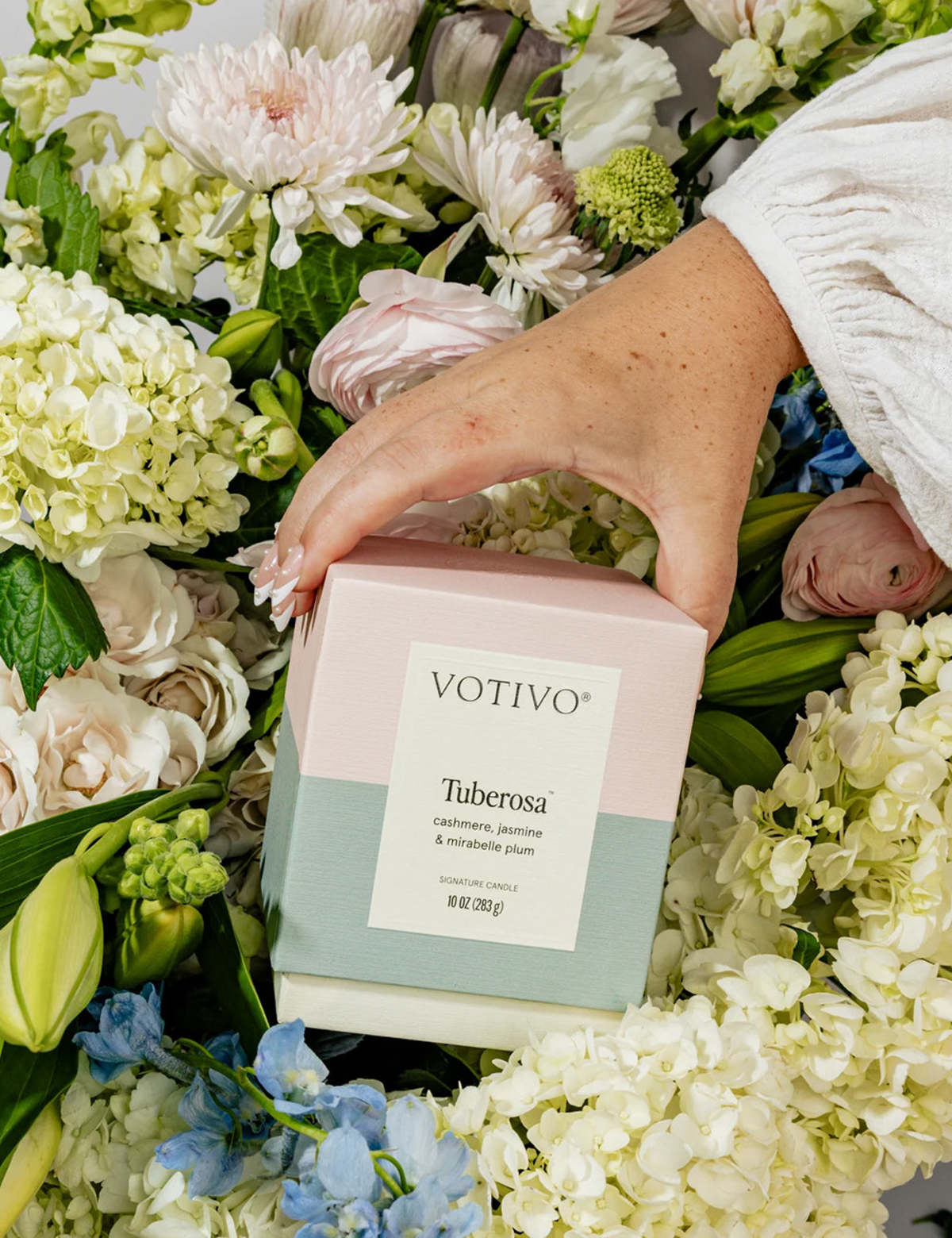 Votivo Tuberosa Candle - Image 7 of 9