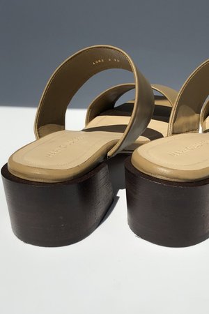 Mari Giudicelli Asami High Sandal - Caqui Mari Giudicelli Asami High Sandal - Caqui