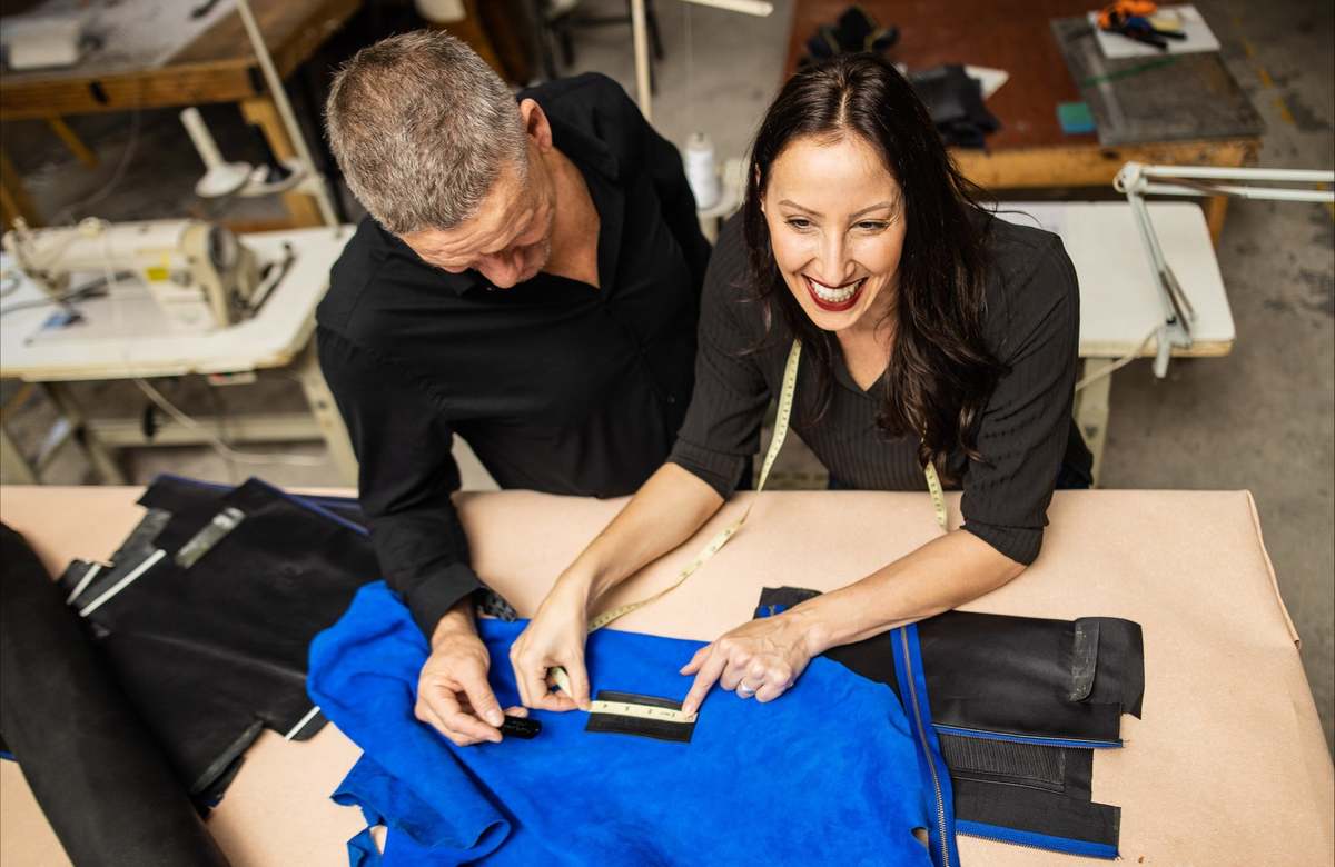 Deux Mains Iron Tight Toiletry Bag - Image 3 of 8