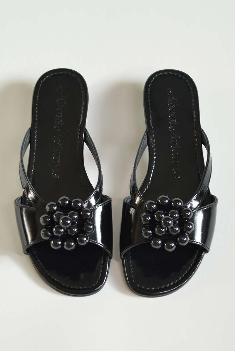 About Arianne Flora Sandals - Black