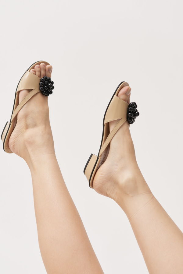 About Arianne Flora Sandal