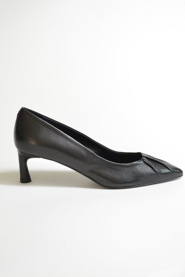 Halmanera Pointed Gathered Pumps - Black