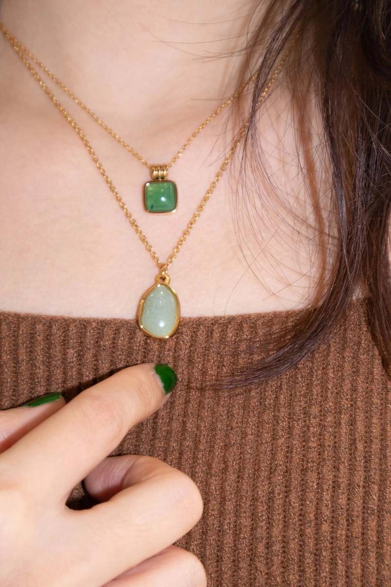 seree Puzzle Jade Stone Pendant Necklace - Pebble