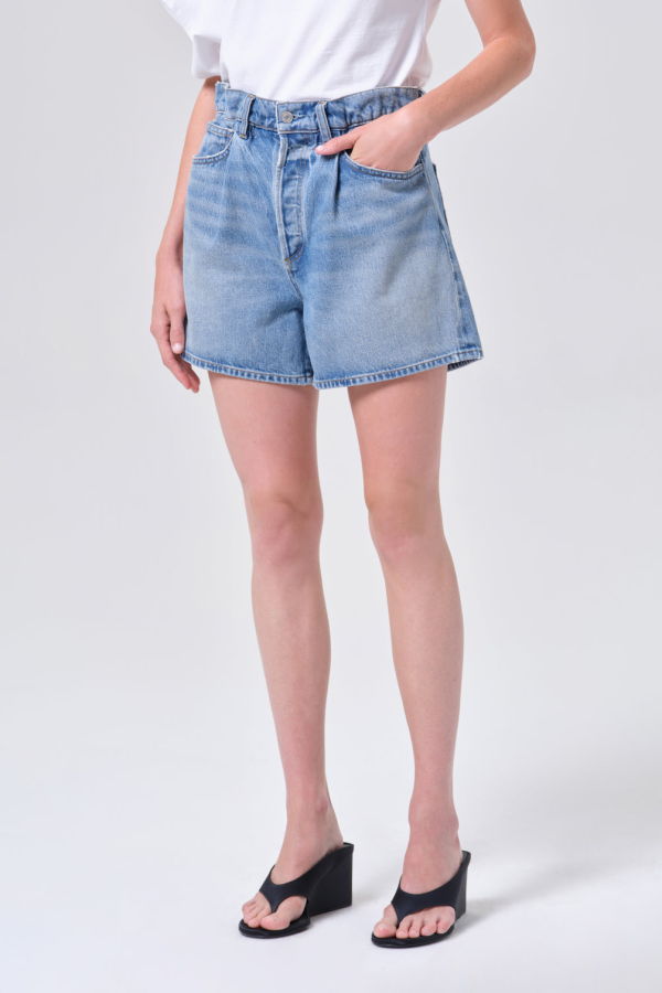 AGOLDE Lyonne Short in Outbreak